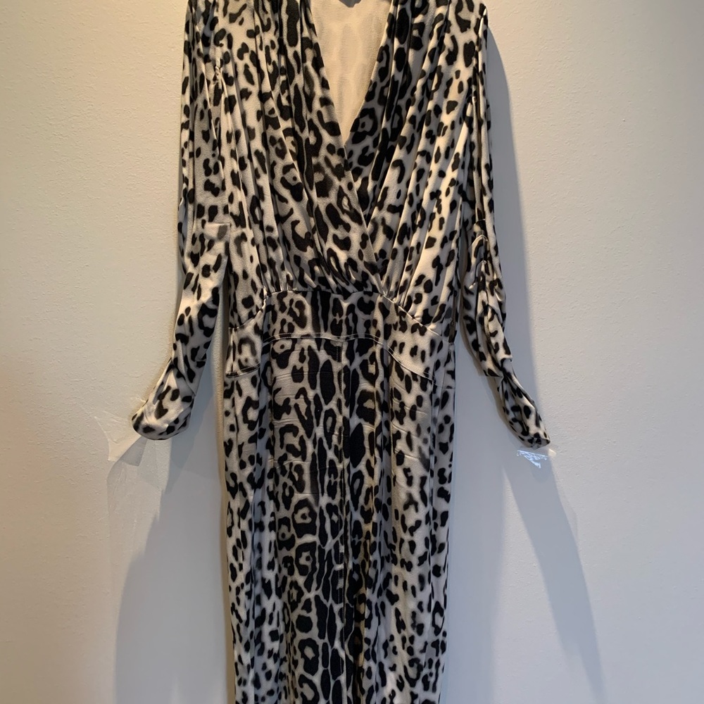π
Tom Ford Leopard Dress π
- Picture 2 of 8